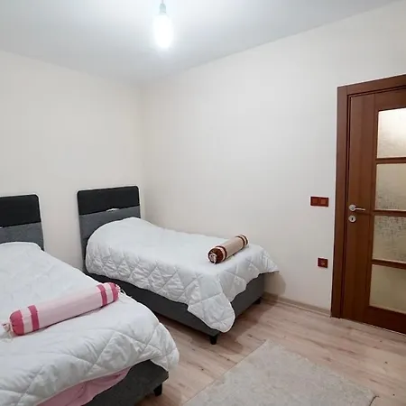 3+1 House With Garden In The New Building 아파트